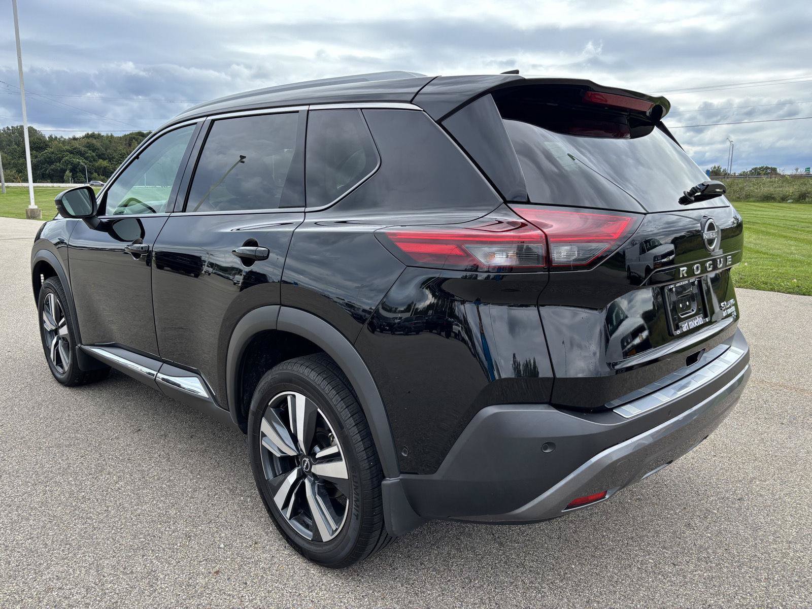 Used 2023 Nissan Rogue SL w/ SL Premium Package AWD/4WD image 5