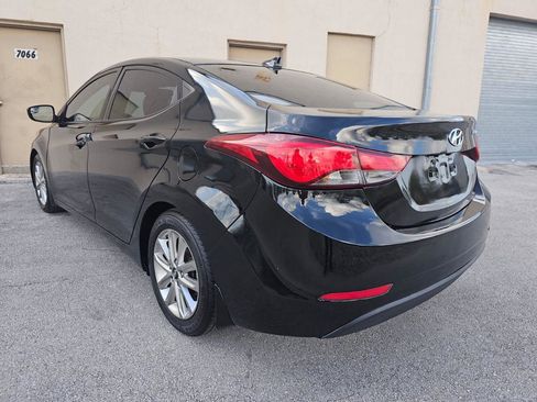 Used 2014 Hyundai Elantra SE w/ Option Group 02 FWD image 4