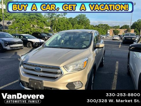 Used 2017 Ford Escape SE w/ SE Cold Weather Package FWD image 1