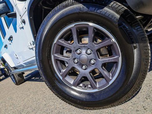 Used 2021 Jeep Gladiator Overland w/ Popular Equipment Package image 2