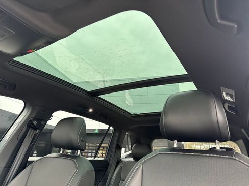 Used 2024 Volkswagen Tiguan SE R-Line image 19