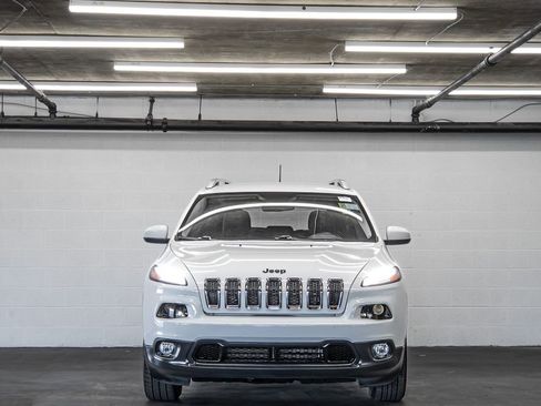 Used 2018 Jeep Cherokee Latitude Plus image 8