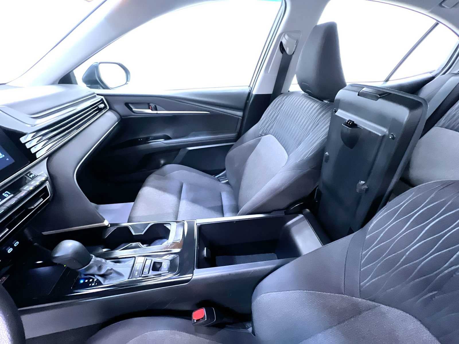Used 2025 Toyota Camry LE FWD image 28