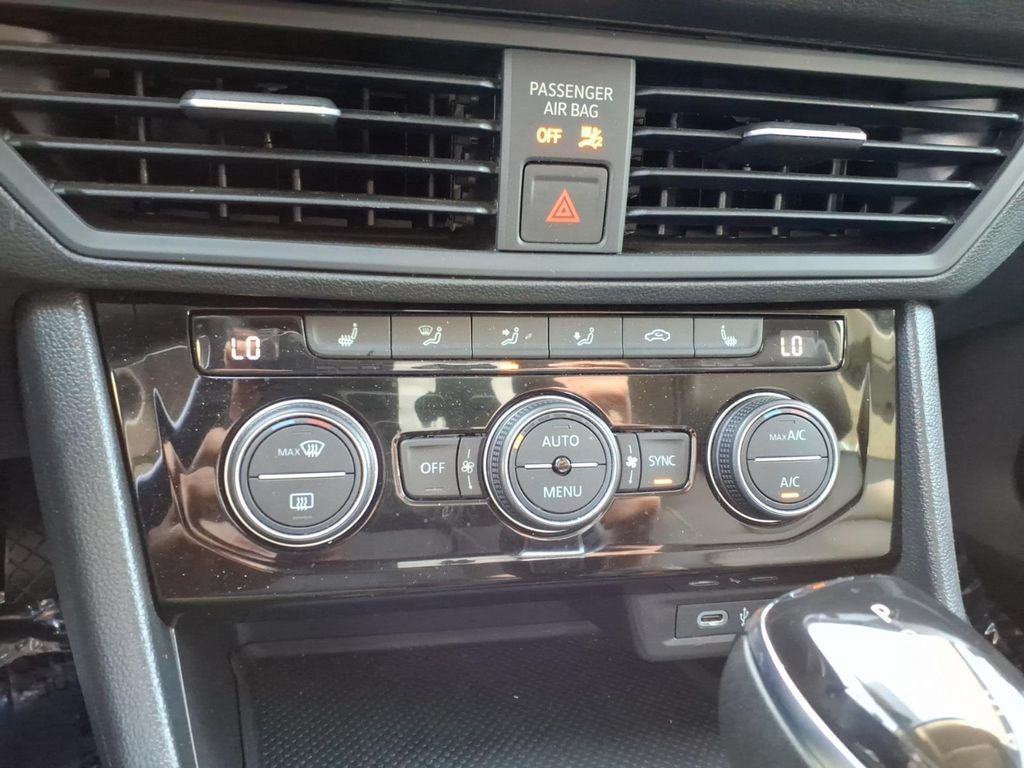 Used 2024 Volkswagen Jetta SE FWD image 14