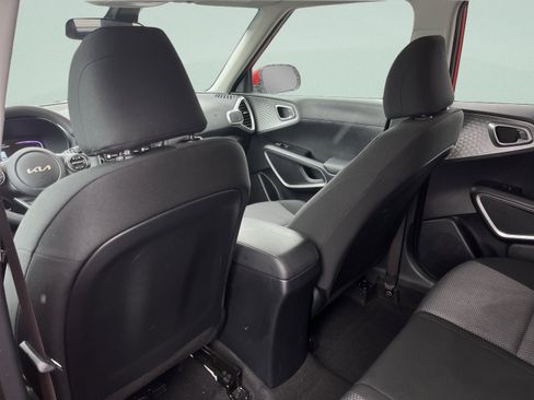 Used 2025 Kia Soul LX FWD image 24