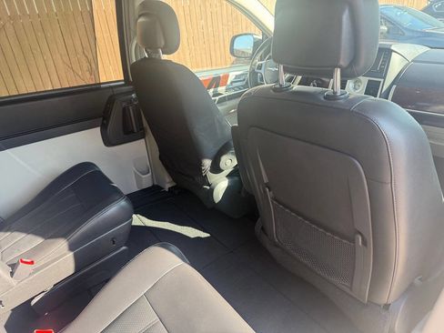 Used 2010 Chrysler Town & Country Touring Plus image 19