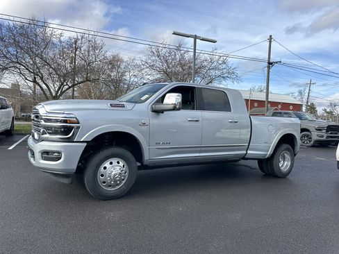 New 2026 RAM 3500 Limited AWD/4WD image 25