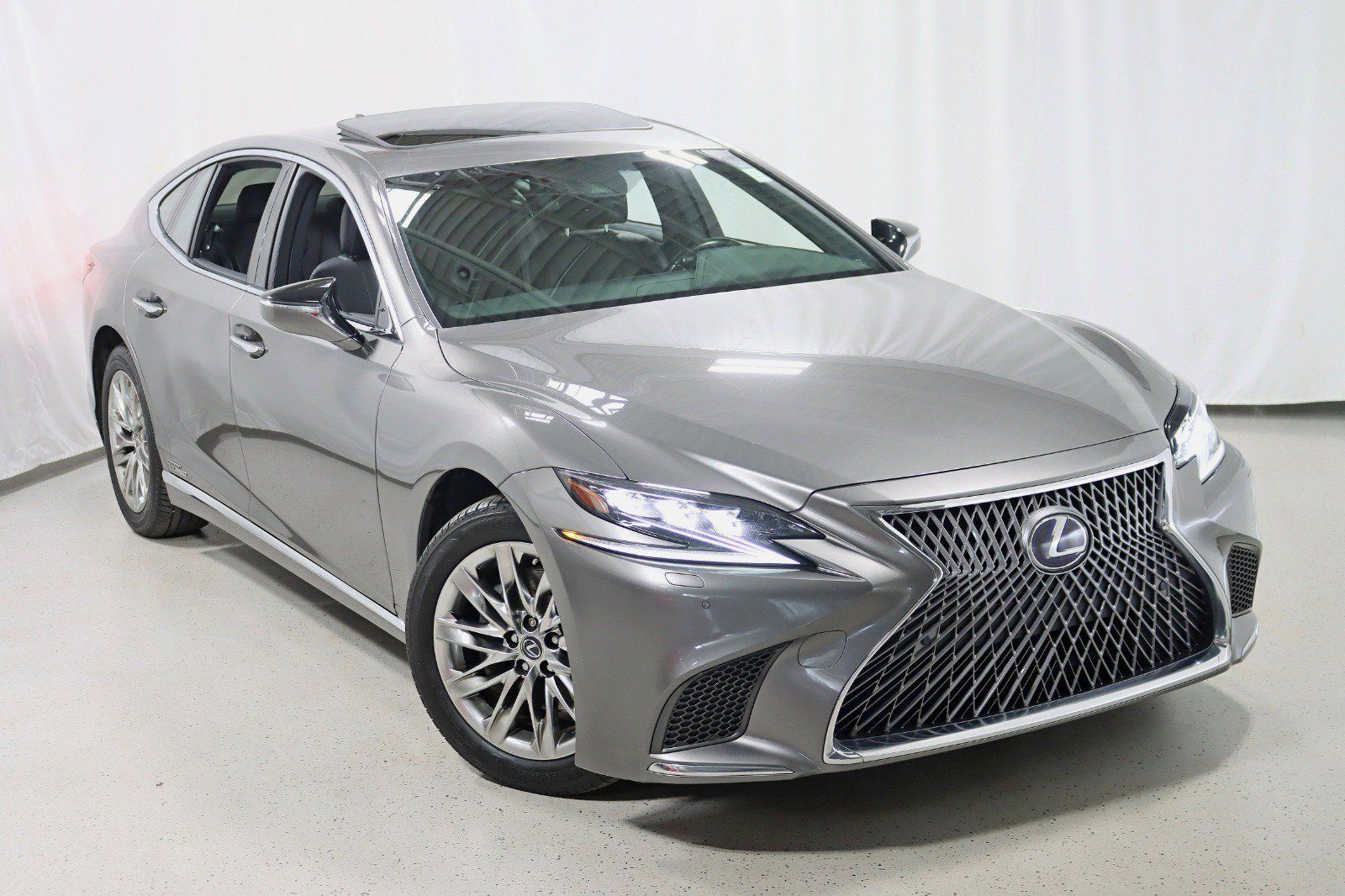 Used 2018 Lexus LS 500h AWD w/ Accessory Package (Z2) image 6