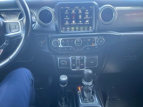 Used 2022 Jeep Wrangler Unlimited Sahara w/ Cold Weather Group AWD/4WD image 16