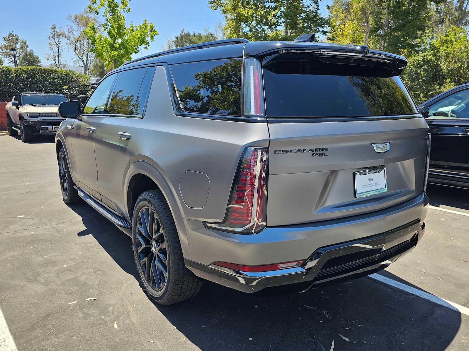 New 2026 Cadillac Escalade IQL Sport 2 w/ LPO, ONYX Package AWD/4WD image 5