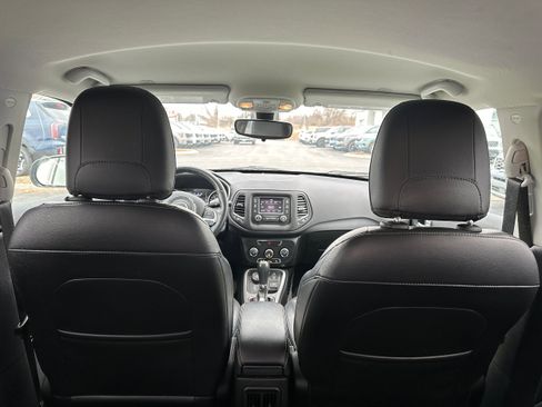 Used 2018 Jeep Compass Latitude w/ Cold Weather Group image 11