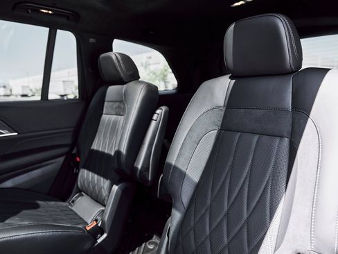Used 2025 Mercedes-Benz GLS 63 AMG 4MATIC image 48