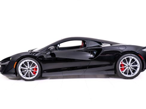 Used 2024 McLaren Artura RWD image 2