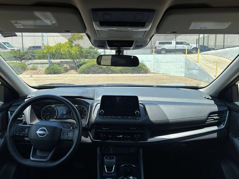 Used 2025 Nissan Rogue SV FWD image 35