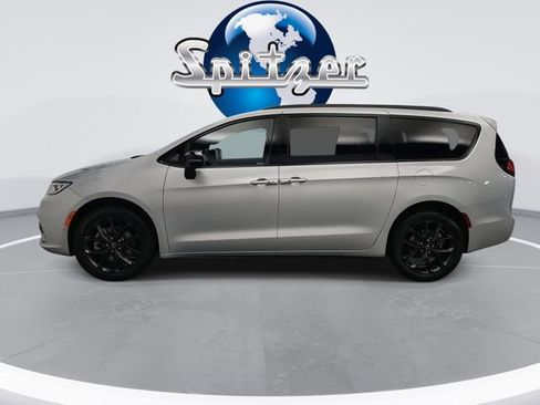 New 2026 Chrysler Pacifica Limited w/ S Appearance Package image 6