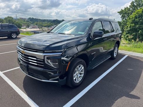 Used 2025 Chevrolet Tahoe LT AWD/4WD image 2