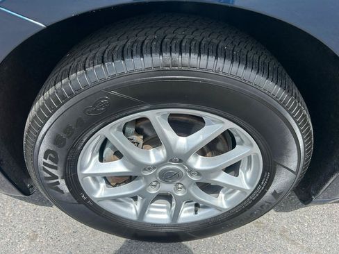 Used 2023 Chrysler Pacifica Touring-L FWD image 9