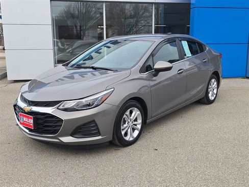 Used 2019 Chevrolet Cruze LT image 1