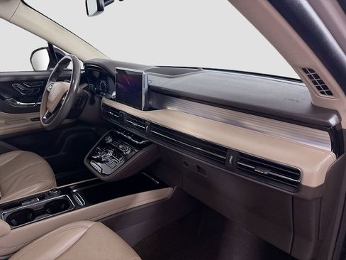 Used 2022 Lincoln Corsair FWD w/ Premium Package image 19