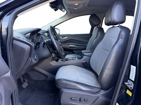 Used 2017 Ford Escape SE w/ Equipment Group 201A image 10