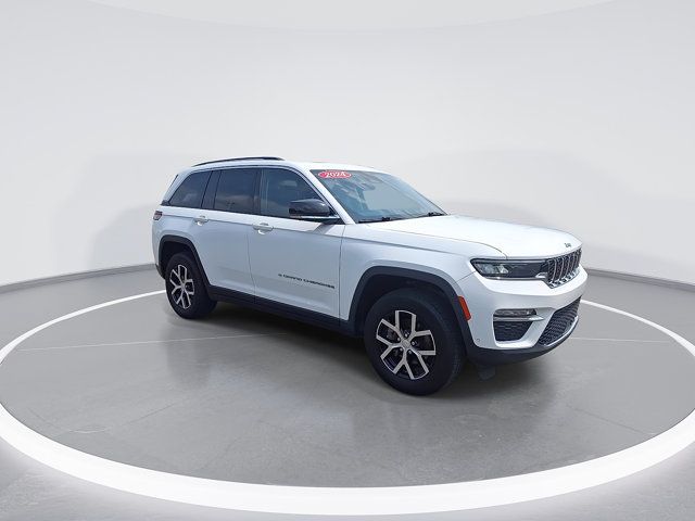 Used 2024 Jeep Grand Cherokee Limited w/ Luxury Tech Group II AWD/4WD image 2