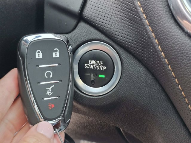 Used 2018 Chevrolet Equinox Premier FWD image 19