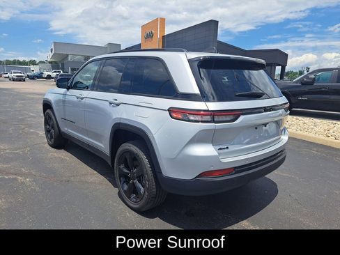 Used 2024 Jeep Grand Cherokee Altitude AWD/4WD image 5