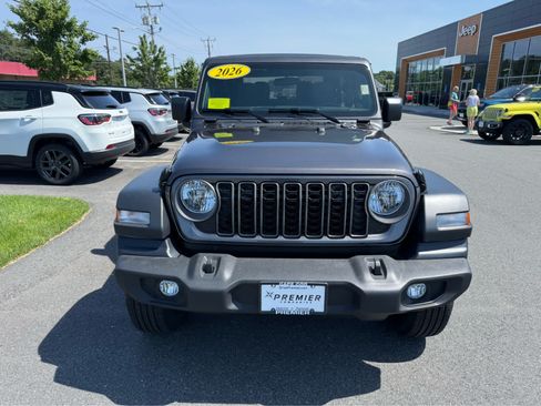 Used 2026 Jeep Wrangler Sport AWD/4WD image 4