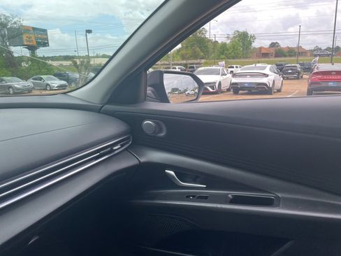 Used 2024 Hyundai Elantra SEL image 17