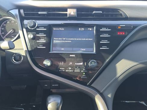 Used 2020 Toyota Camry SE w/ Convenience Package FWD image 13