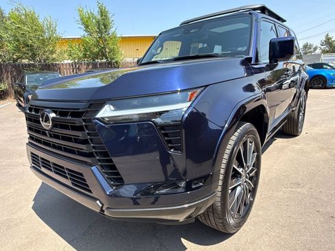 Used 2026 Lexus GX 550 w/ Accessory Package (31) AWD/4WD image 3