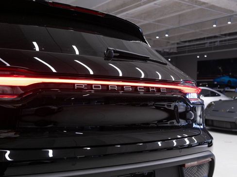 Certified 2026 Porsche Macan image 32
