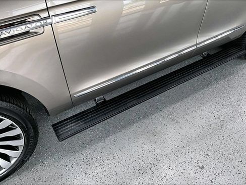 Used 2019 Lincoln Navigator Reserve AWD/4WD image 38