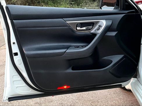 Used 2014 Nissan Altima 2.5 SL w/ Technology Package image 20