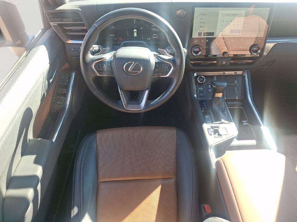 Used 2024 Lexus GX 550 w/ Accessory Package (2T) AWD/4WD image 12