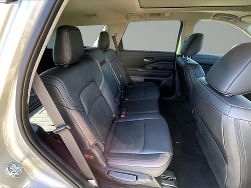 New 2025 Nissan Pathfinder Platinum w/ Black Appearance Package image 10