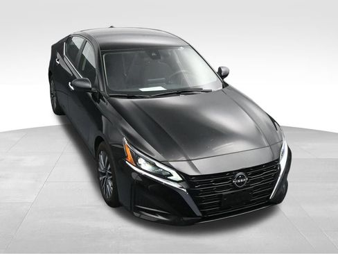 Used 2025 Nissan Altima 2.5 SV FWD image 24