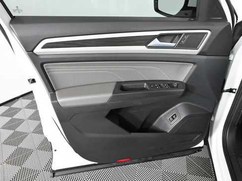 Used 2023 Volkswagen Atlas SE FWD image 18