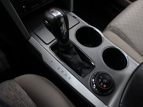 Used 2014 Ford Explorer XLT image 8