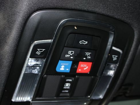 Used 2024 RAM 1500 Laramie AWD/4WD image 17