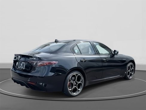 New 2025 Alfa Romeo Giulia w/ Veloce Package Rwd image 5