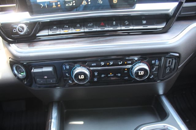 Used 2025 GMC Sierra 1500 SLT AWD/4WD image 31
