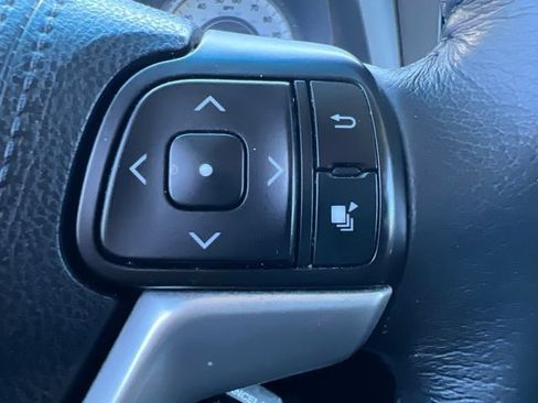 Used 2017 Toyota Sienna SE Premium FWD image 24