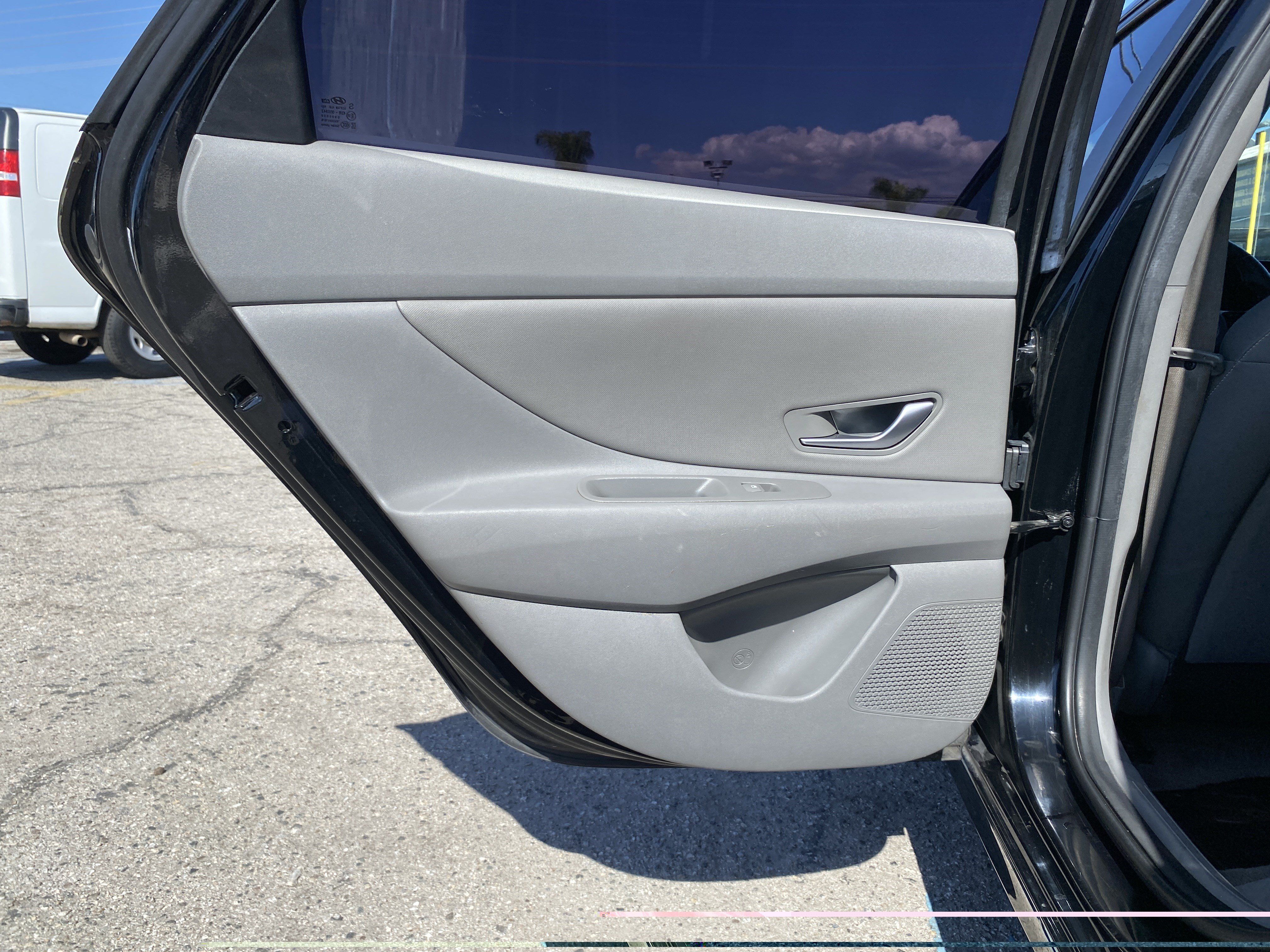 Used 2022 Hyundai Elantra SEL w/ Convenience Package FWD image 18