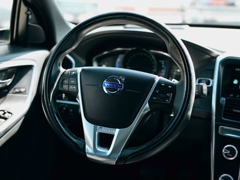 Used 2016 Volvo XC60 T6 R-Design Platinum w/ Climate Package image 11