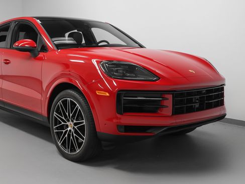 Certified 2024 Porsche Cayenne Coupe AWD/4WD image 9