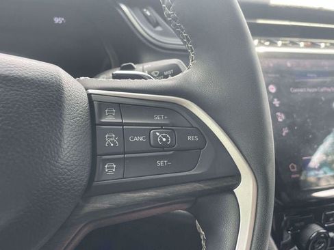 Used 2023 Jeep Grand Cherokee L Limited AWD/4WD image 25