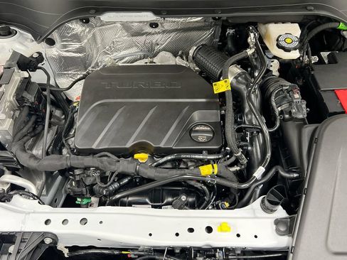 Used 2025 Chevrolet Trax LT FWD image 24