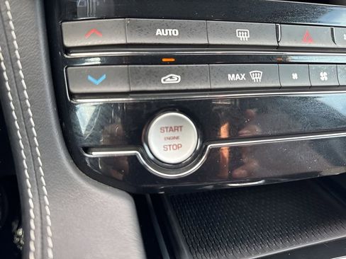 Used 2018 Jaguar F-PACE S image 25