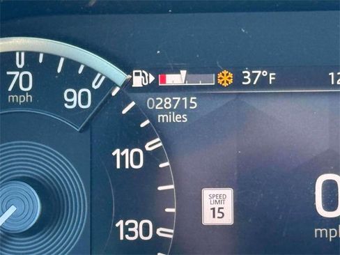 Used 2023 Land Rover Defender 110 X-Dynamic SE image 28